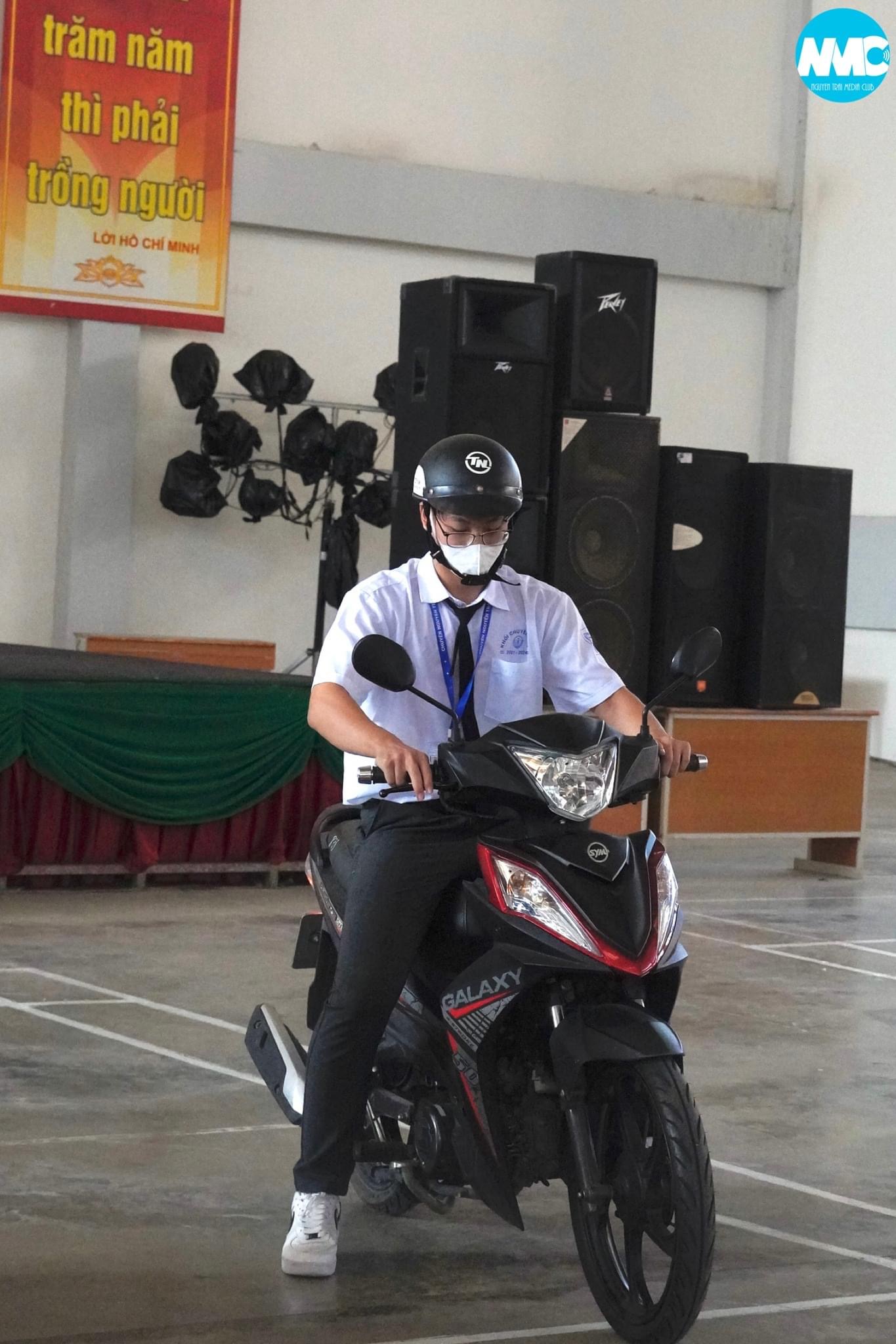 Nhấn để phóng to